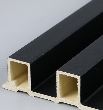 Dekorative Gebäudematerialien für Häuser Wirtschaftliche Holzkörner PVC WPC Wandplatten