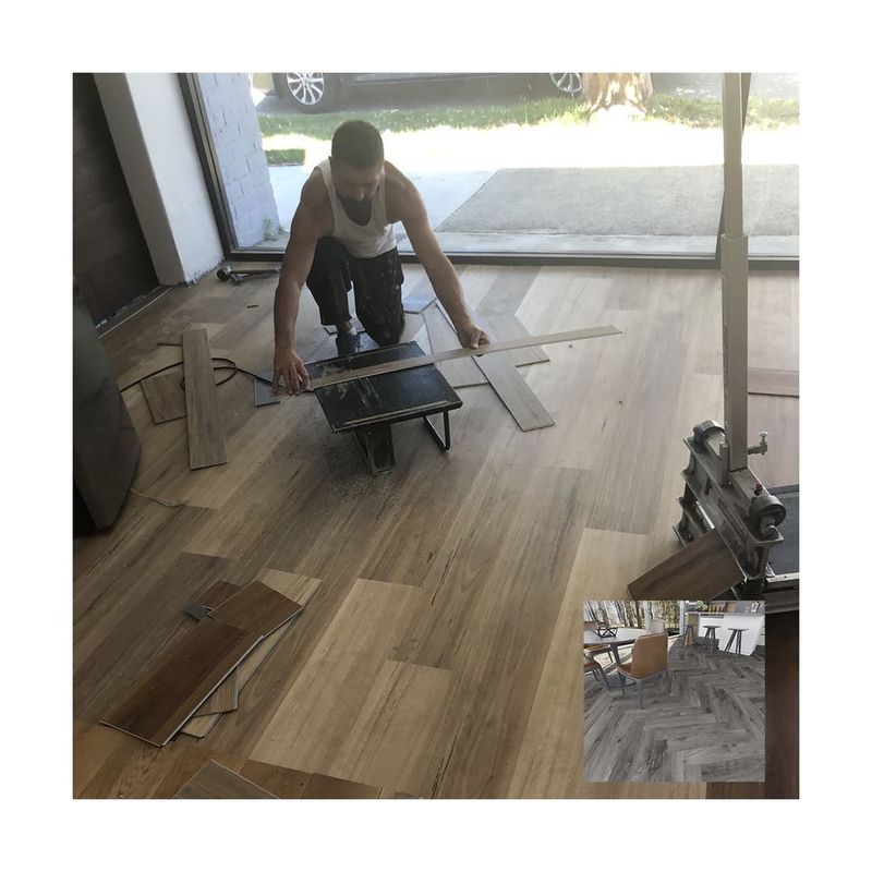 EIR Textured Holz Heringbone Floating Parquet Luxus starre PVC Vinyl Planken SPC Bodenbelag