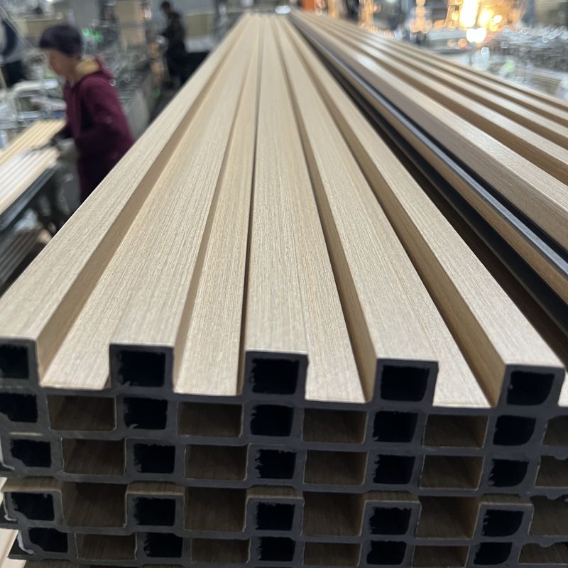 Wasserdichte WPC-Wandplatte PVC-Film Holz-Plastik-WPC-Decke Schieferverkleidung Fluted Indoor-Wandplatte für Innenarchitektur