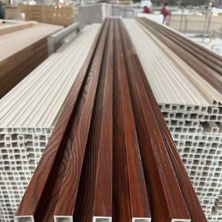 Innenraum WPC Fluted Wandplatte 3D PVC Holz Alternative Außen / Gewerbe / Küche / Fitnessraum Platten Kunststoffblech Wasserdichte Wandplatte