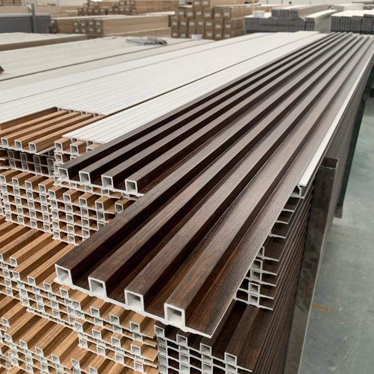 Innenraum WPC Fluted Wandplatte 3D PVC Holz Alternative Außen / Gewerbe / Küche / Fitnessraum Platten Kunststoffblech Wasserdichte Wandplatte