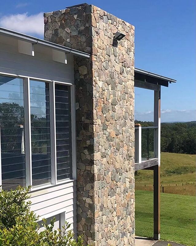 Natursteinverblendung aus Schiefer für Badezimmer-Säulen, Außen- und Innenwände in Kerala, Steinpaneele