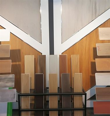 Beschichtendes SPC-UVvinyl, das 5mm 6mm 8mm SPC Kern-Vinylplanke ausbreitet