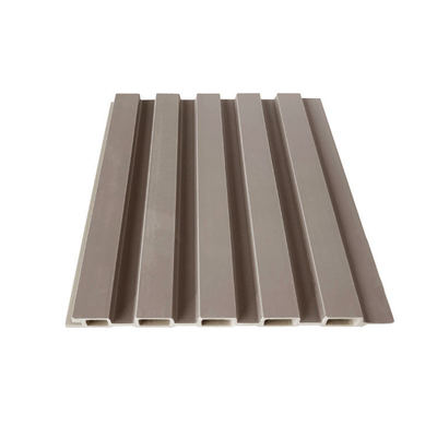 Fabrikdirekte, antiseptische WPC-Wandpaneele mit gerilltem Design für Decken in Wohnräumen, Wohnzimmern, Werkstätten, Parks und Krankenhäusern