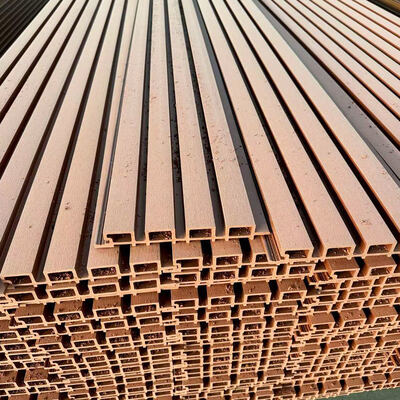 Wasserdichte Wandverkleidung WPC Außen-Verbundwandplatte PVC Holzwandplatte Außen-Koextrudierte Flut-Kleidungsplatte